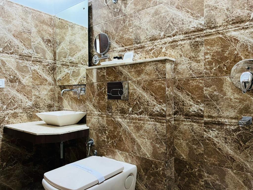 Hotel Whistling Greens Moga エクステリア 写真