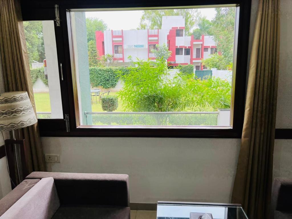Hotel Whistling Greens Moga エクステリア 写真