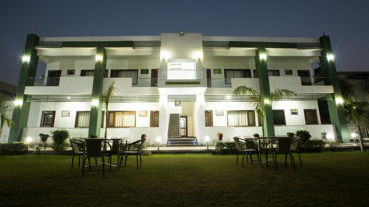 Hotel Whistling Greens Moga エクステリア 写真