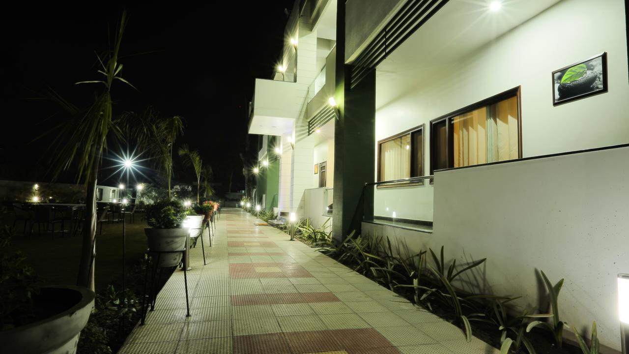 Hotel Whistling Greens Moga エクステリア 写真